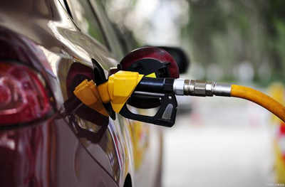 最近油价一直涨，周末开车把油箱加满了